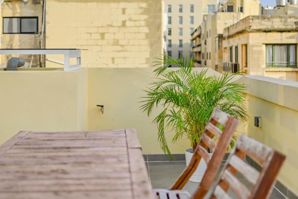Sliema Unique 4 Bedroom Townhouse Off The Beach Buitenkant foto