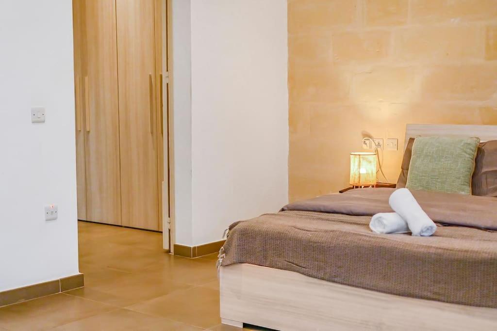 Sliema Unique 4 Bedroom Townhouse Off The Beach Buitenkant foto